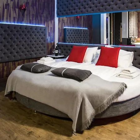Yourplace Romantic With Private Patio Apartament