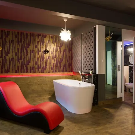 Yourplace Romantic With Private Patio Apartament *