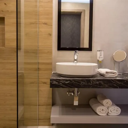 Fragola Rajska 3 - Modern Studios, Park 3*