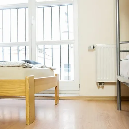 Heynow Rooms, And In Center Hostel