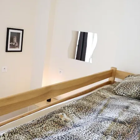 Heynow Rooms, And In Center Hostel *
