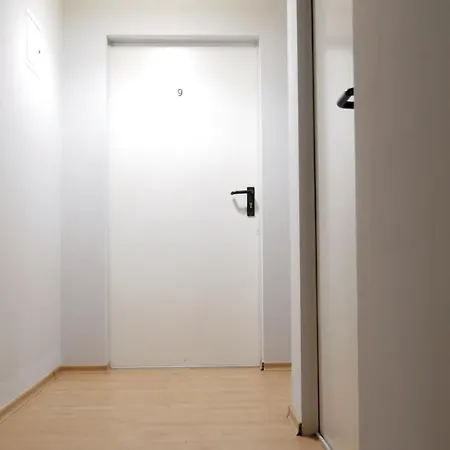 Heynow Rooms, And In Center Hostel *