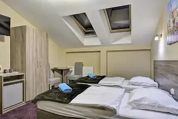 Old Town Luxe Retreat - King Bed - Steps To Main Square Krakow