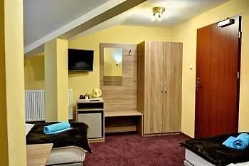 Old Town Luxe Retreat - King Bed - Steps To Main Square Apartment