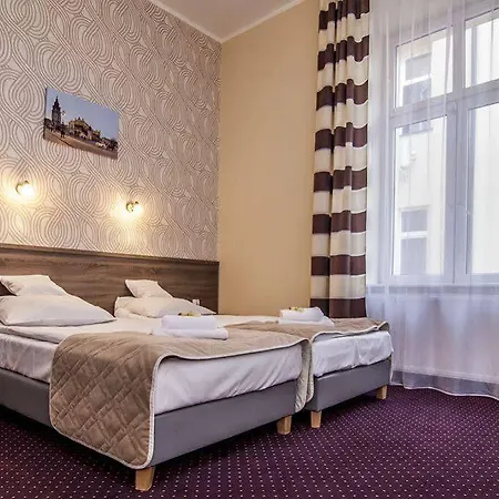 Old Town Luxe Retreat - King Bed - Steps To Main Square Apartment