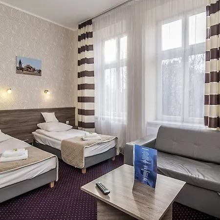 Old Town Luxe Retreat - King Bed - Steps To Main Square Apartment *