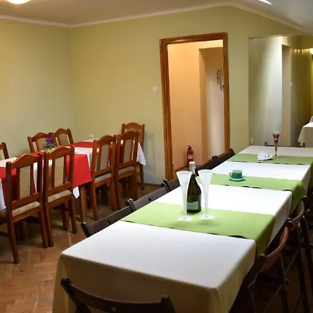 Green Hostel *