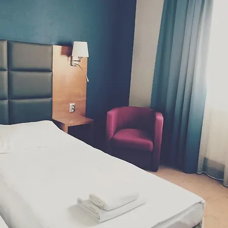 H6 Major Travel & Business, Free Parking Krakau