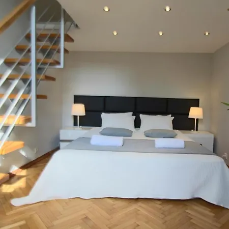 Main Market Square Aparthotel