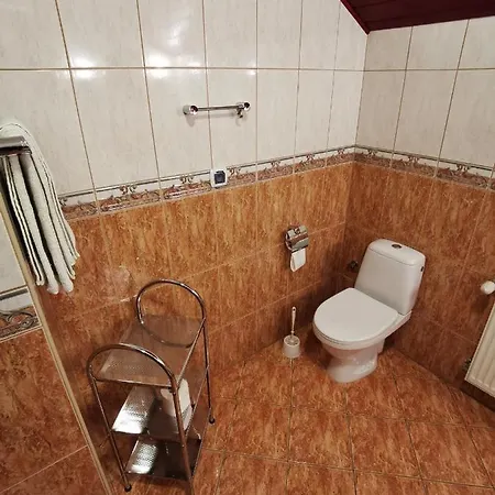 Dom Pod Tujami Nocleg ze śniadaniem *