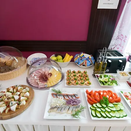 Dworek Magnat Bed & Breakfast