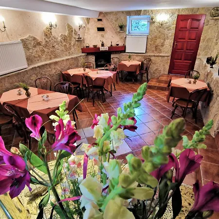 Bed & Breakfast Dom Pod Tujami *