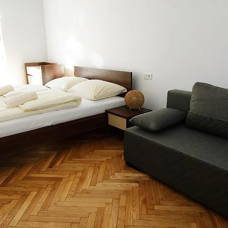 P&j Florianska Apartment *
