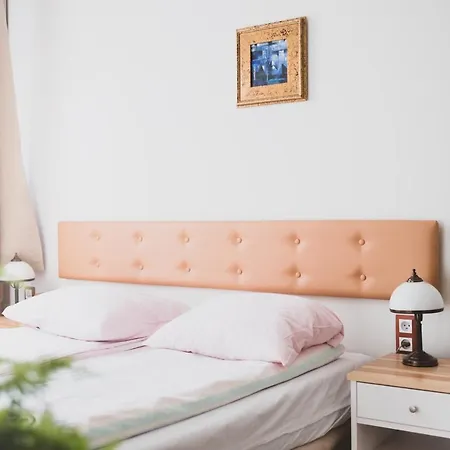 Cybulskiego Guest 3*