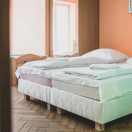 Cybulskiego Guest 3*