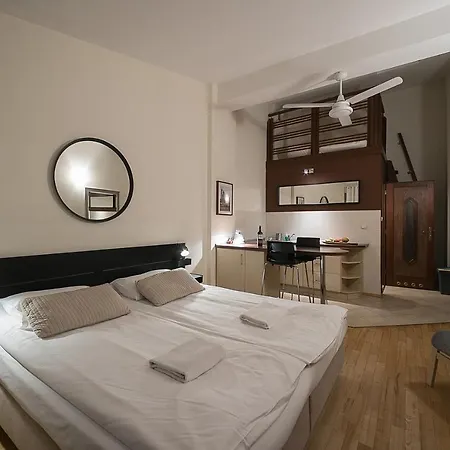 Apartment Main Square With Terrace & Air Condition