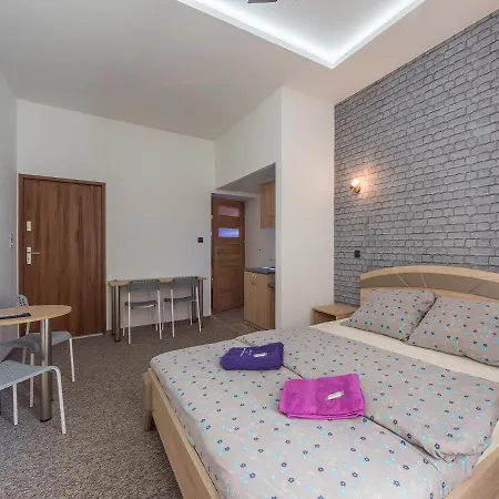 70s Hostel