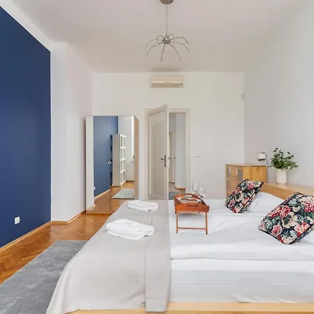 Slowacki Avenue Family Cracow By Renters