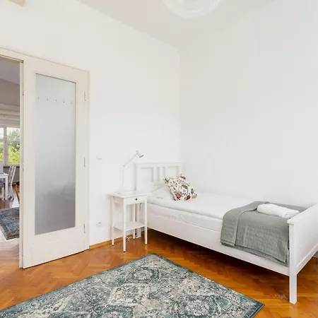 Slowacki Avenue Family Cracow By Renters Apartment *
