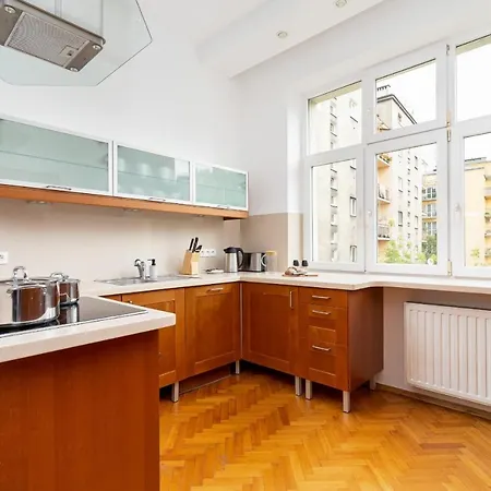 Slowacki Avenue Family Cracow By Renters Apartment
