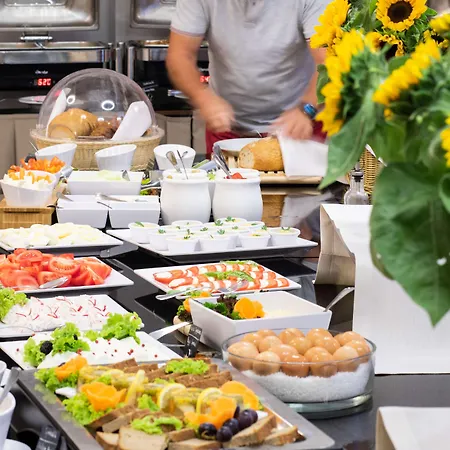 Ξενοδοχείο Golden Tulip Center 4*