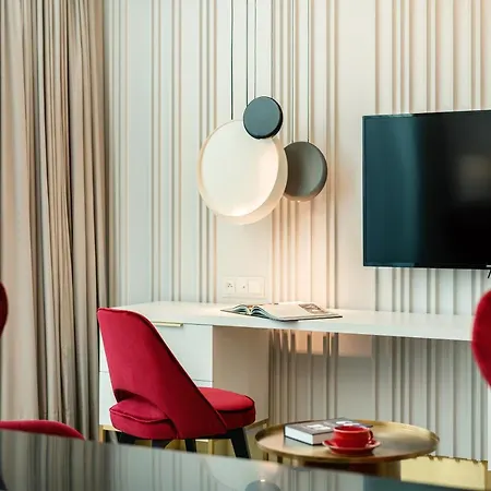 Ferreus Modern Art Deco Hotel Krakov