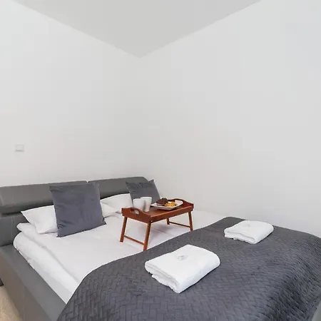 Lwowska 10 Cracow By Renters *