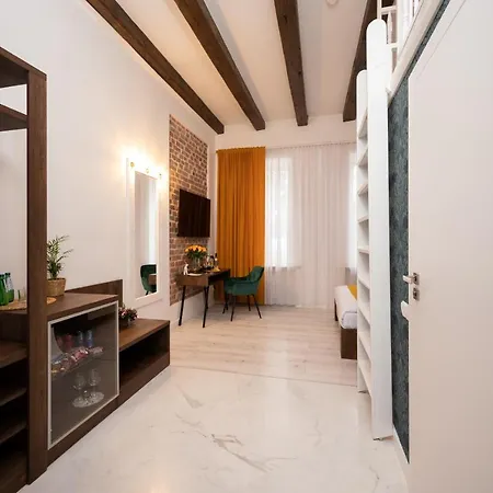 Hive Family House كراكوفيا