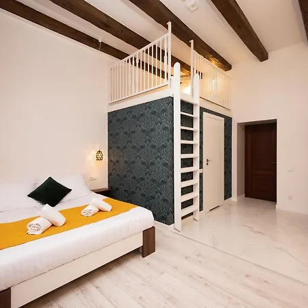 Hive Family House