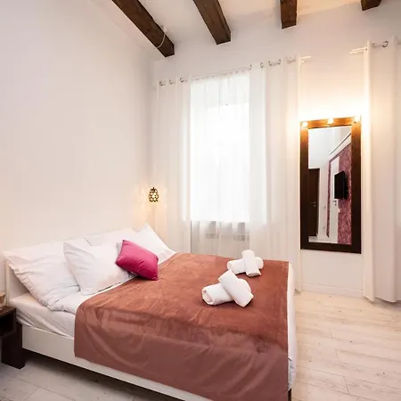 Hive Family House فندق كراكوفيا