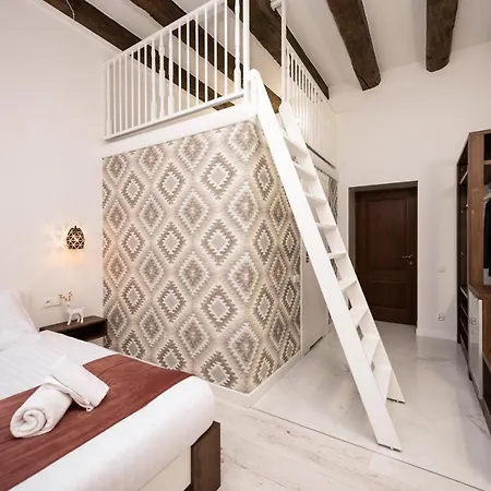 Hive Family House فندق كراكوفيا
