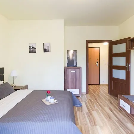 Przytulny Z Parkingiem Blisko Tauron Areny Apartment