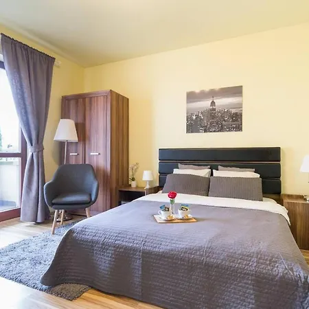 Przytulny Z Parkingiem Blisko Tauron Areny Apartment
