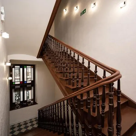 Hive Family House فندق