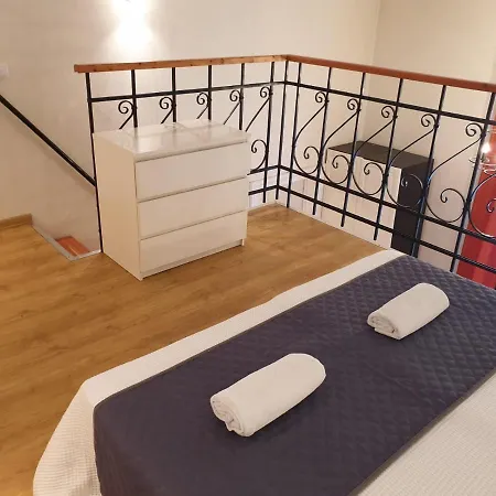 Golden With Lift - Old Town Appartement *