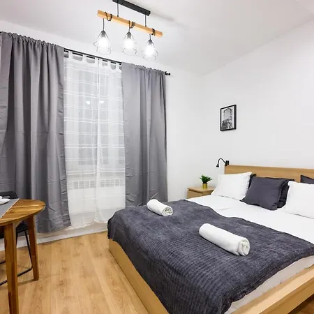 Cracow Rent - Spacious For 2-7 People In Quiet Area - Kolberga Street Nr 3 - 10 Min To Main Square By Foot * クラクフ