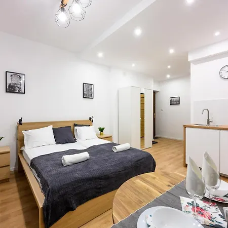Cracow Rent - Spacious For 2-7 People In Quiet Area - Kolberga Street Nr 3 - 10 Min To Main Square By Foot アパートホテル クラクフ