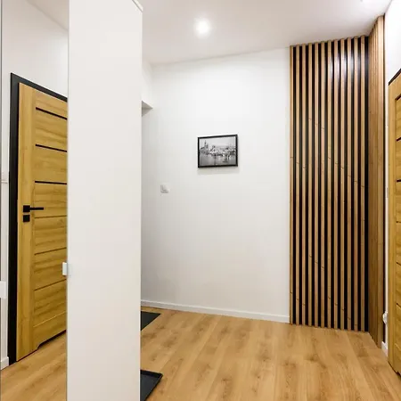Cracow Rent - Spacious For 2-7 People In Quiet Area - Kolberga Street Nr 3 - 10 Min To Main Square By Foot アパートホテル