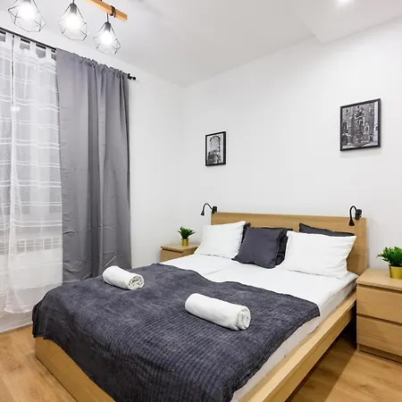 アパートホテル Cracow Rent - Spacious For 2-7 People In Quiet Area - Kolberga Street Nr 3 - 10 Min To Main Square By Foot *