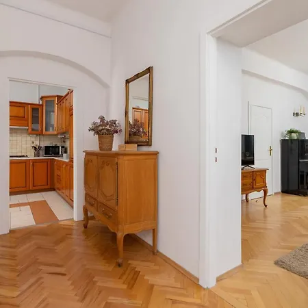 Appartement Spacious Retro In The Center Of Cracow By Renters Krakau