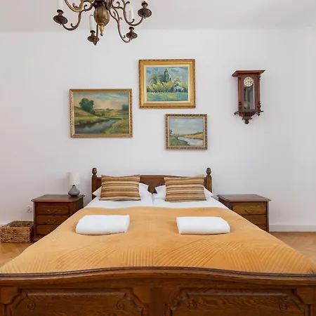 Spacious Retro In The Center Of Cracow By Renters * Krakau