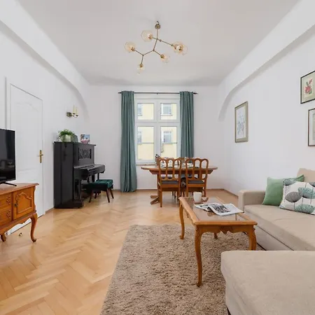 Spacious Retro In The Center Of Cracow By Renters Appartement Krakau