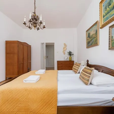 Appartement Spacious Retro In The Center Of Cracow By Renters Krakau