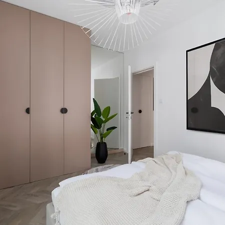 Deluxe Podskale 18 With Parking & Balcony In By Renters Prestige Apartment Krakow