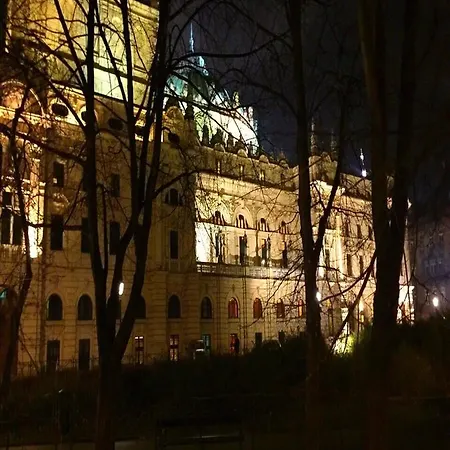 Apartman Red&white Lower Ground Floor