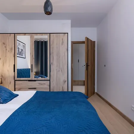 Dark Blue With Parking And Furnished Balcony In By Renters Apartament Kraków