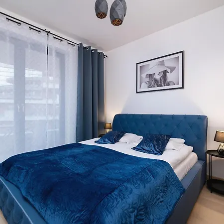 Dark Blue With Parking And Furnished Balcony In By Renters Apartament Kraków