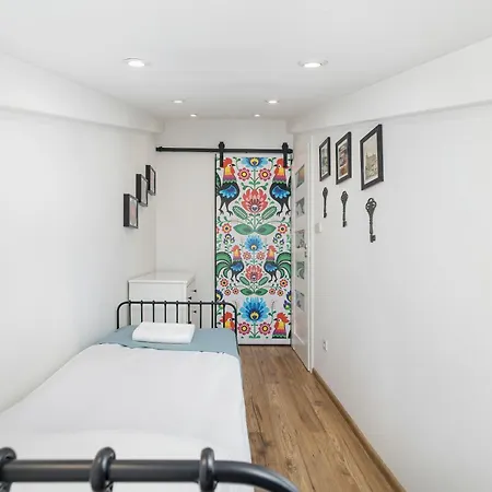 Apartment Slowacki Avenue Family Cracow By Renters