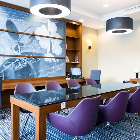 Hampton By Hilton מלון