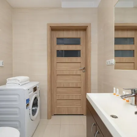 Podgorze Air-conditioned Family With Parking By Renters Krakow